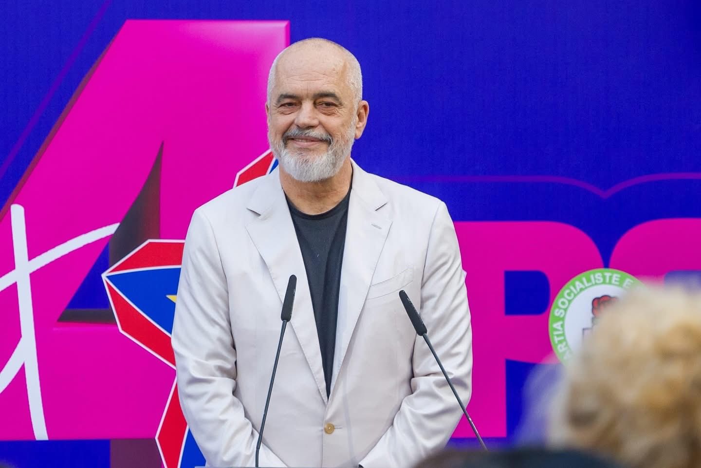 Еди Рама нема да поднесе оставка