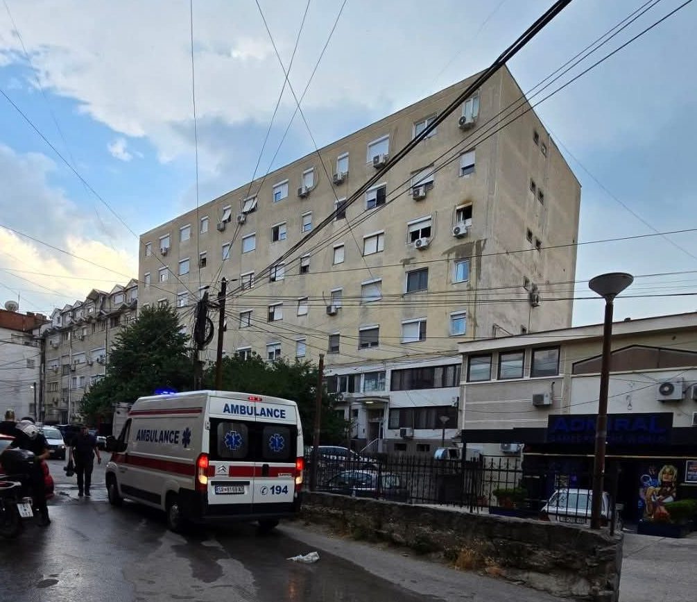 Обид за убиство сред Струмица: Ја избодел по лицето поранешната сопруга сред кафана