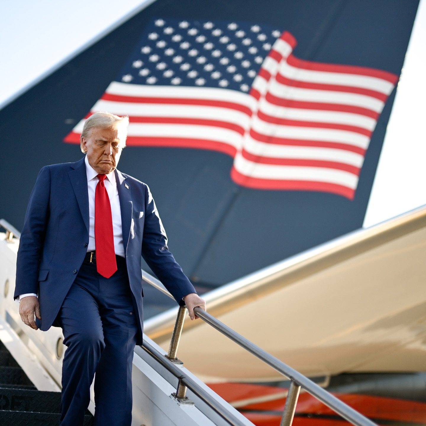 Трамп: Ќе ги истераме комунистите, ќе ја направиме Америка поголема и посилна од кога било