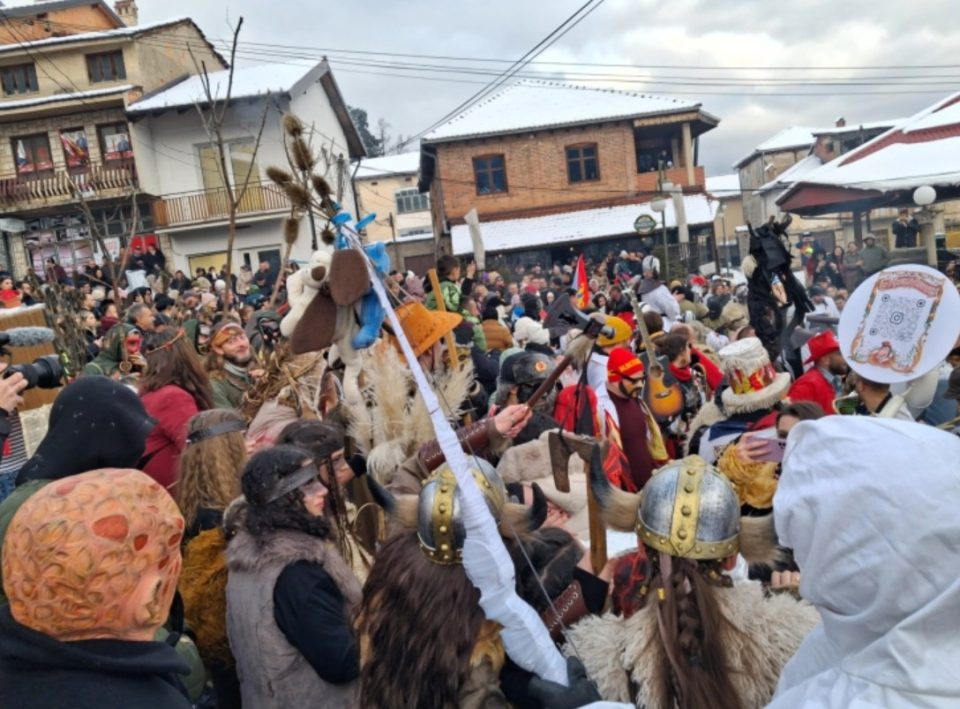 ГАЛЕРИЈА + ВИДЕО: Почна Вевчанскиот карневал