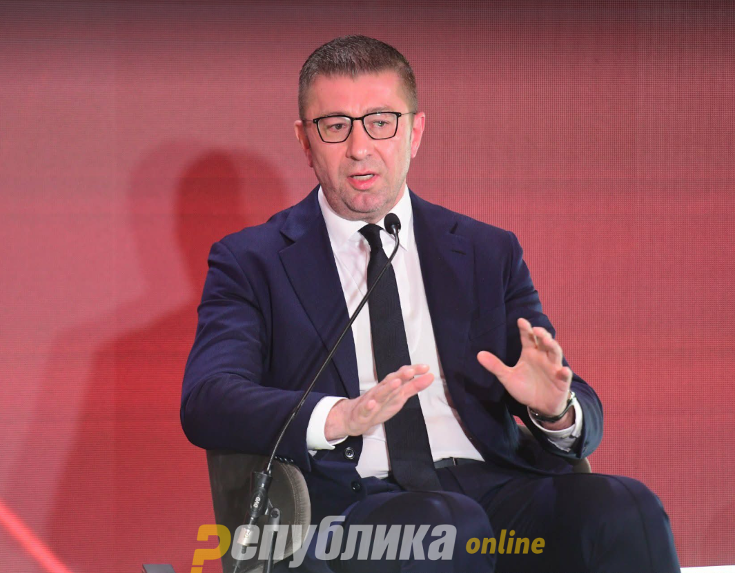 Мицкоски: Нема банкрот, нема мигрантска криза – следуваат поевтини горива и нови инвестиции