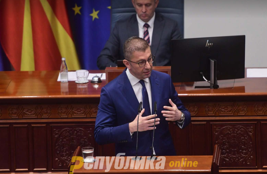 Мицкоски: Истите тие кои ја крадеа, распродаваа и понижуваа Македонија, сега грчевито се борат да ја блокираат