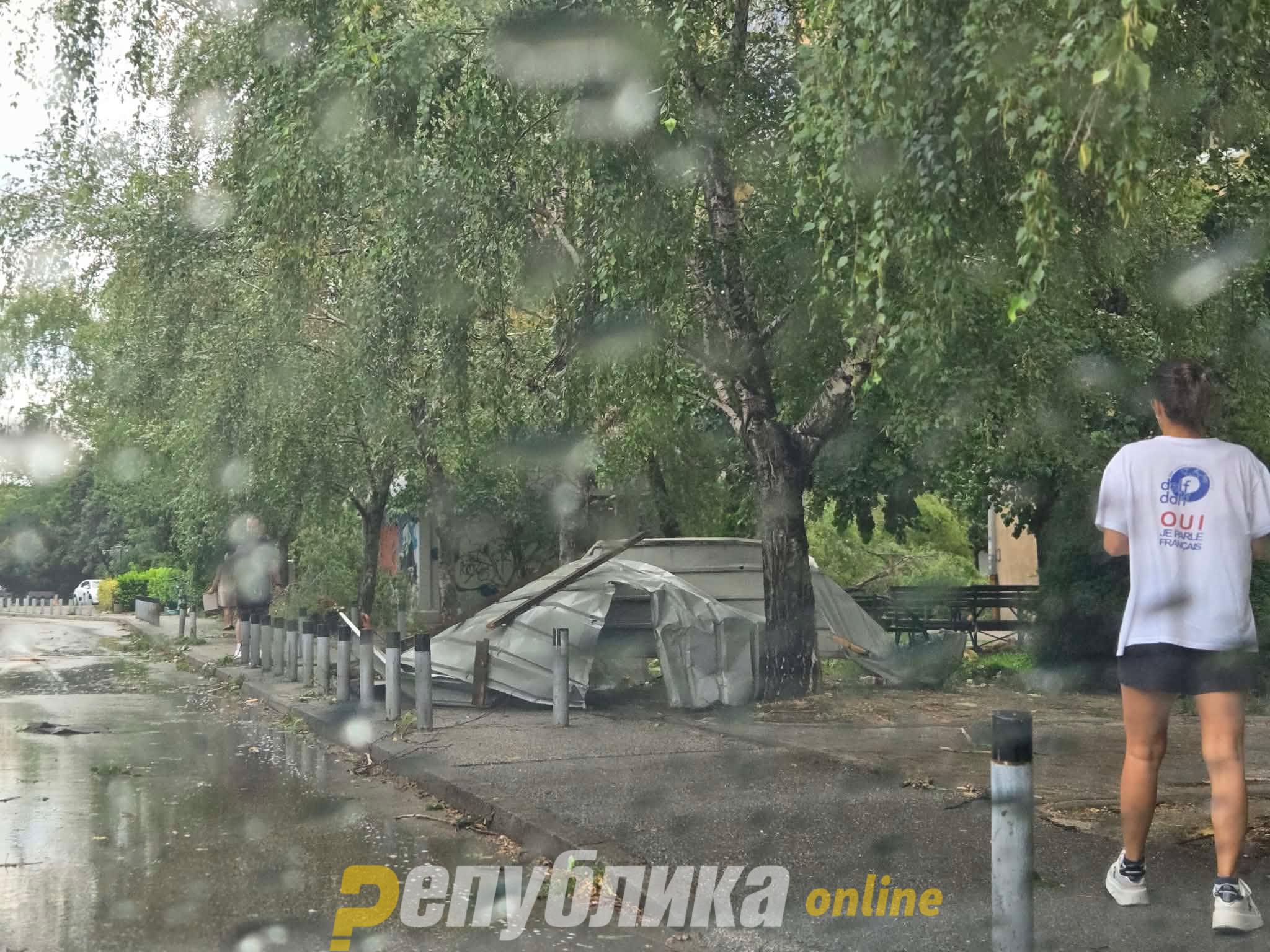 Петнаесет повредени во невремето во Скопје примени во две клиники