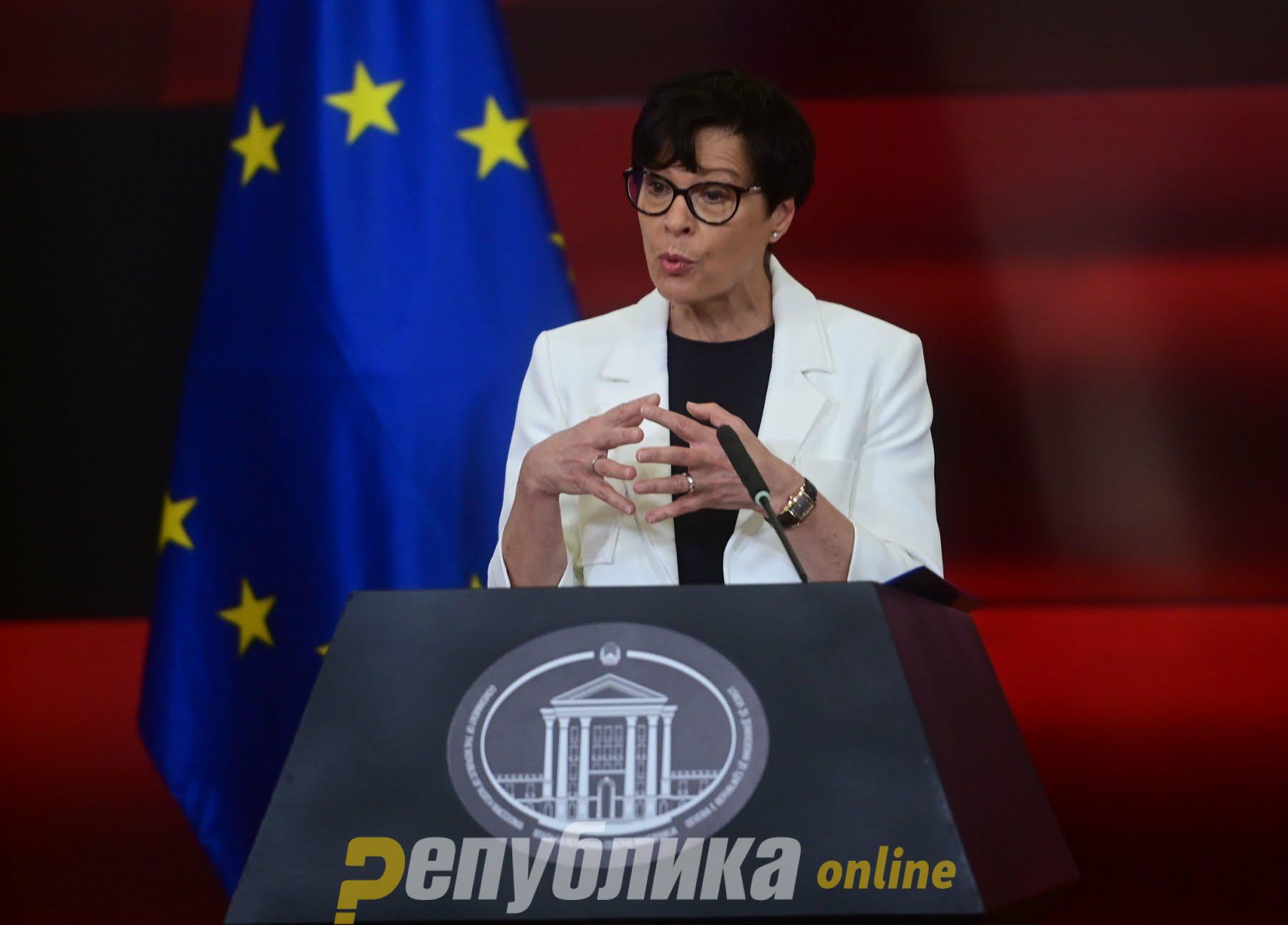 Кос: Реформите се меѓу најдобрите во ЕУ, но без уставни измени нема напредок во преговорите