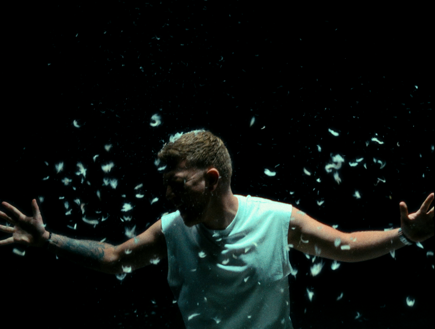 Светски музичари и балканска емоција: Огнен Здравковски со песна што се слуша „До неба“