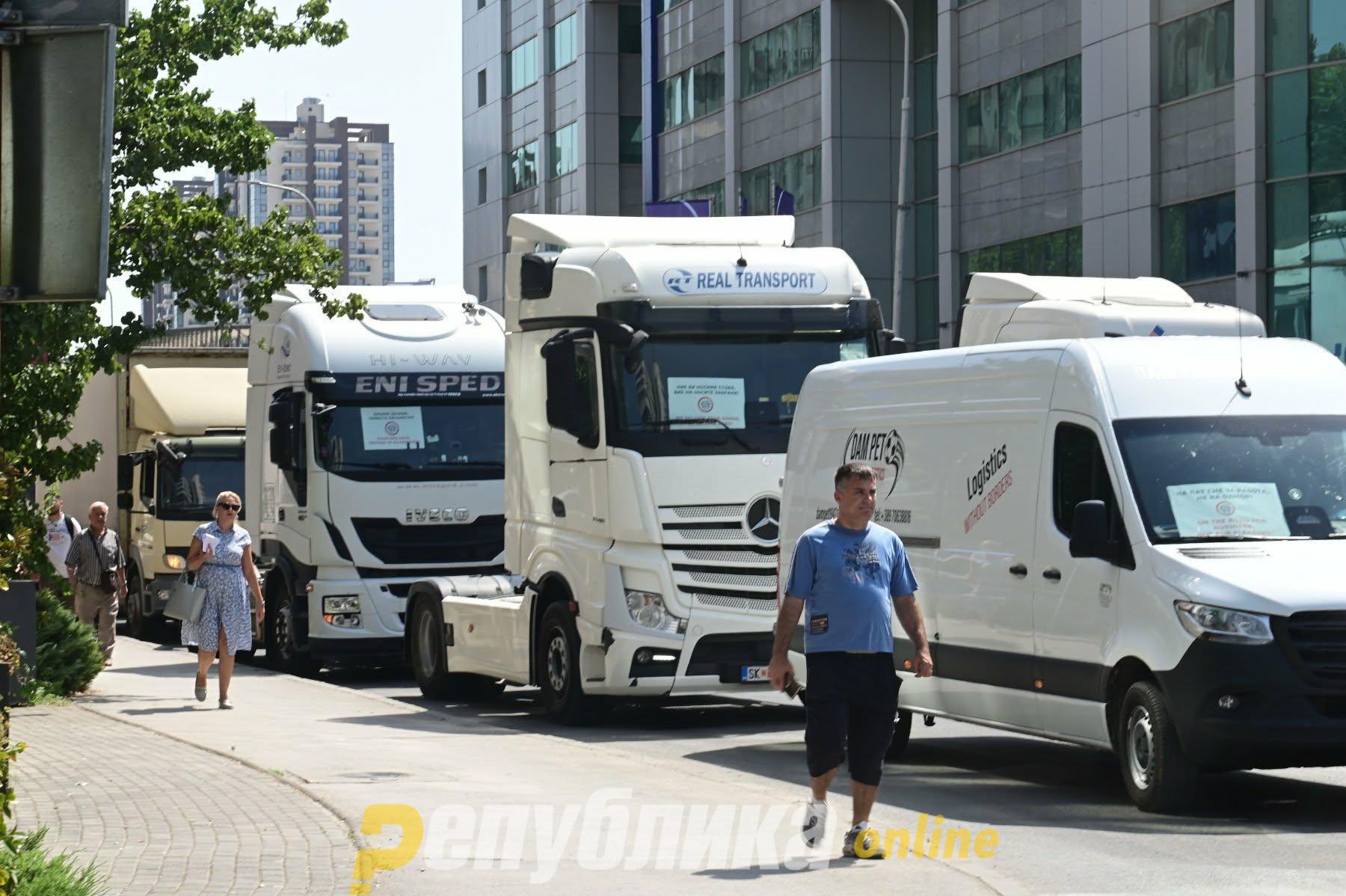 Постигнавме билатерални договори со неколку држави за транспортерите, процесот продолжува, вели Николоски