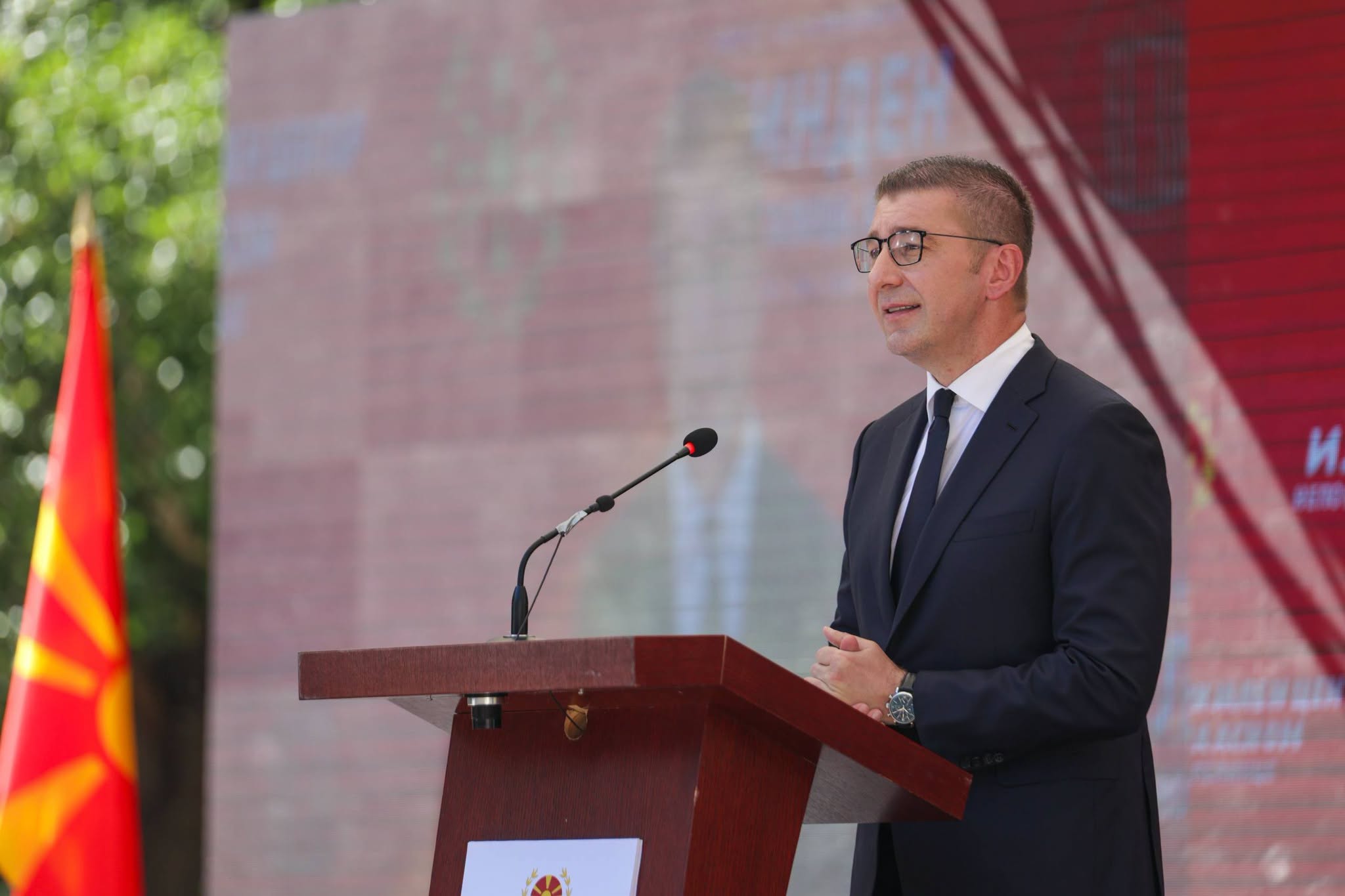 Јас предавства на штета на државата и народот, како што се правеше во минатото, по ниту една цена нема да направам!, вети Мицкоски на Илинден