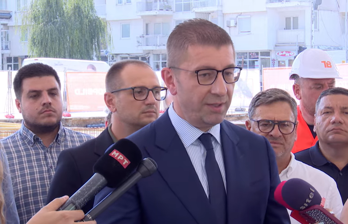 Mицкоски за одлуката на Абази за модуларните болници : Не му значи што живи гореа 14 луѓе