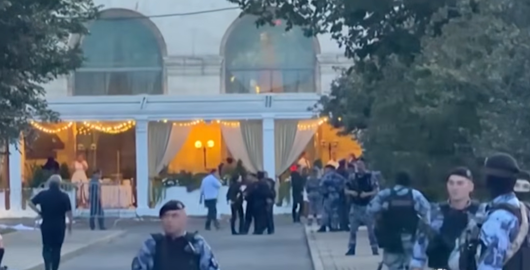Три лица загинаа во експлозија до кафуле во центарот на Москва