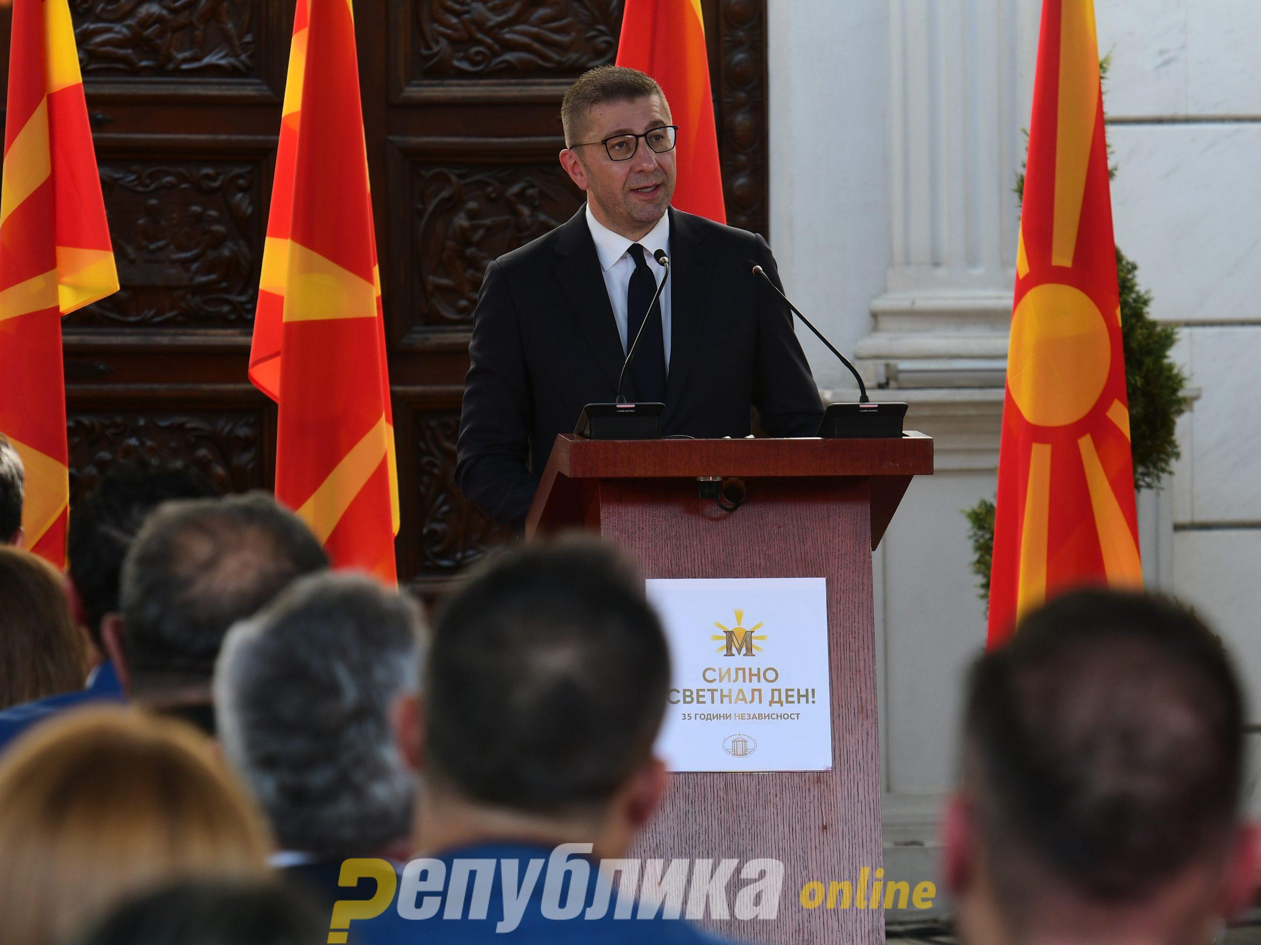 Мицкоски: Да бидеме генерацијата која ќе ја внесе државата во ЕУ, но нема компромиси за идентитетот, јазикот и културата