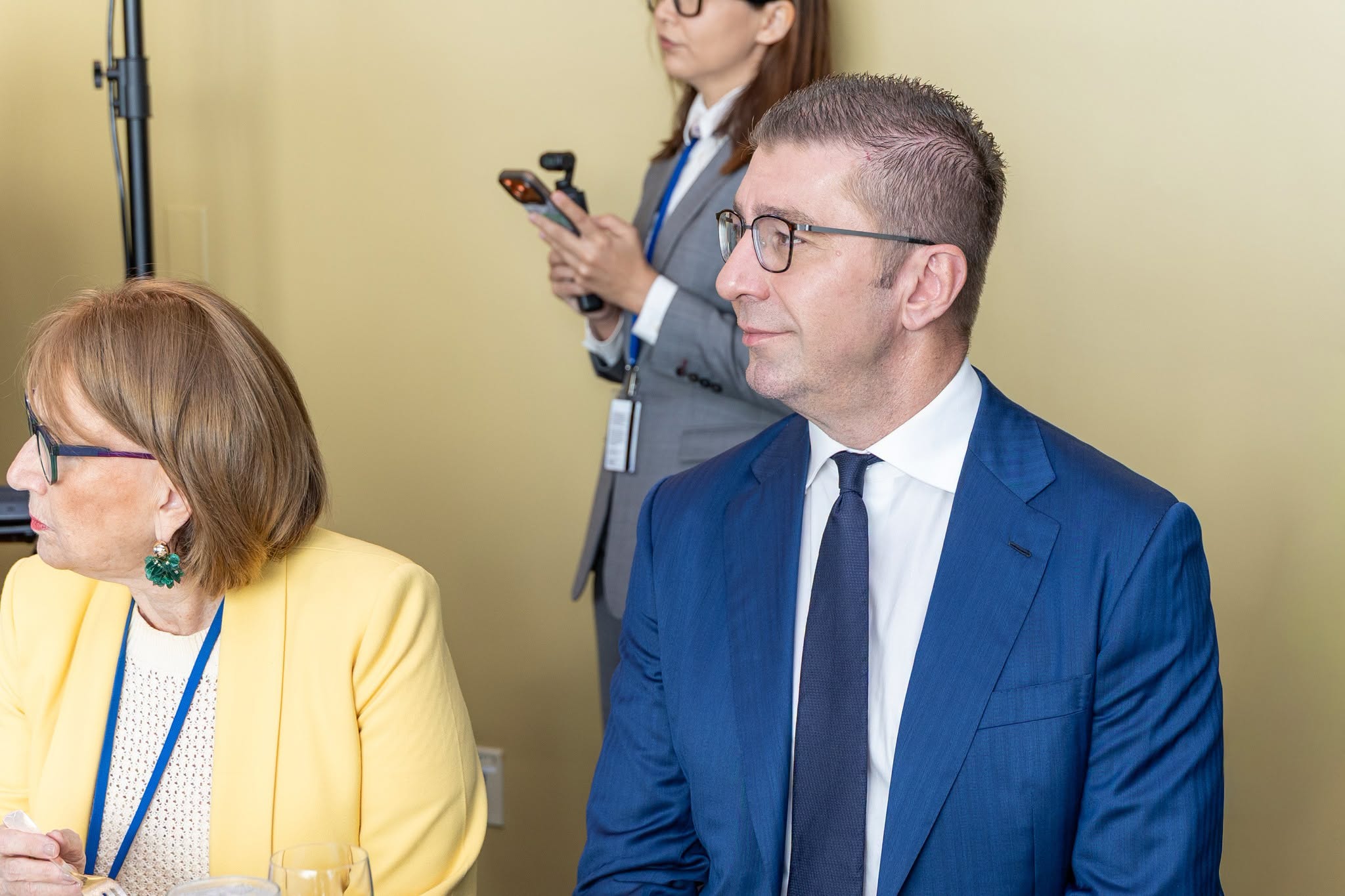 Мицкоски на панел-дискусија: Разговаравме за мирот, дијалогот и стабилна Европа