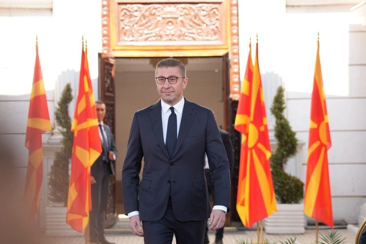 „Има само една татковина, една и единствена Македонија и премалку сме да се делиме!“, порача Мицкоски за 35 години независност