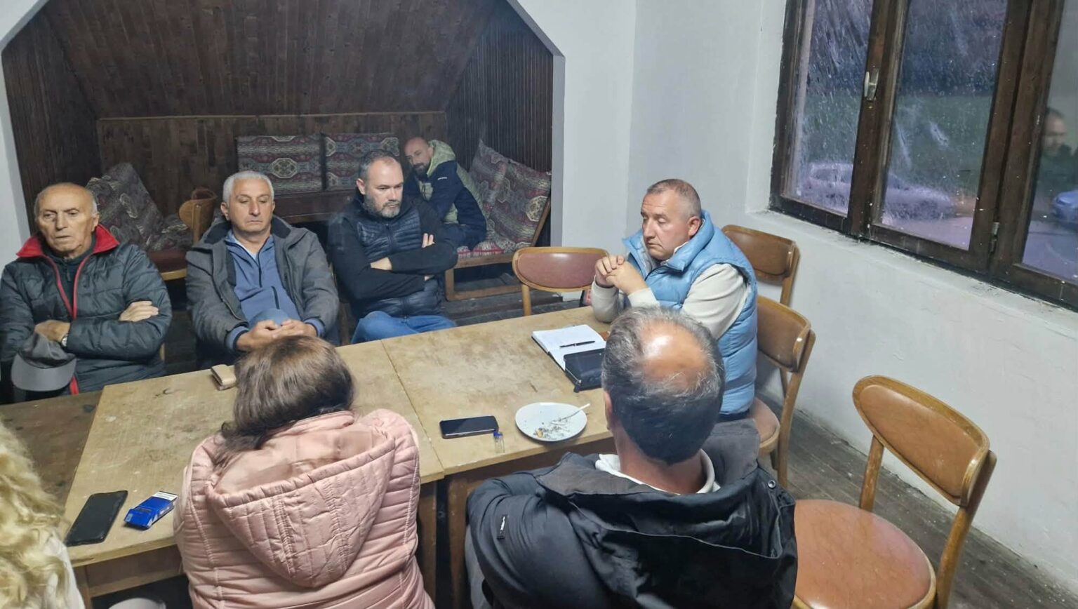 Градоначалникот Јакуповски на средба со жителите на Маврово