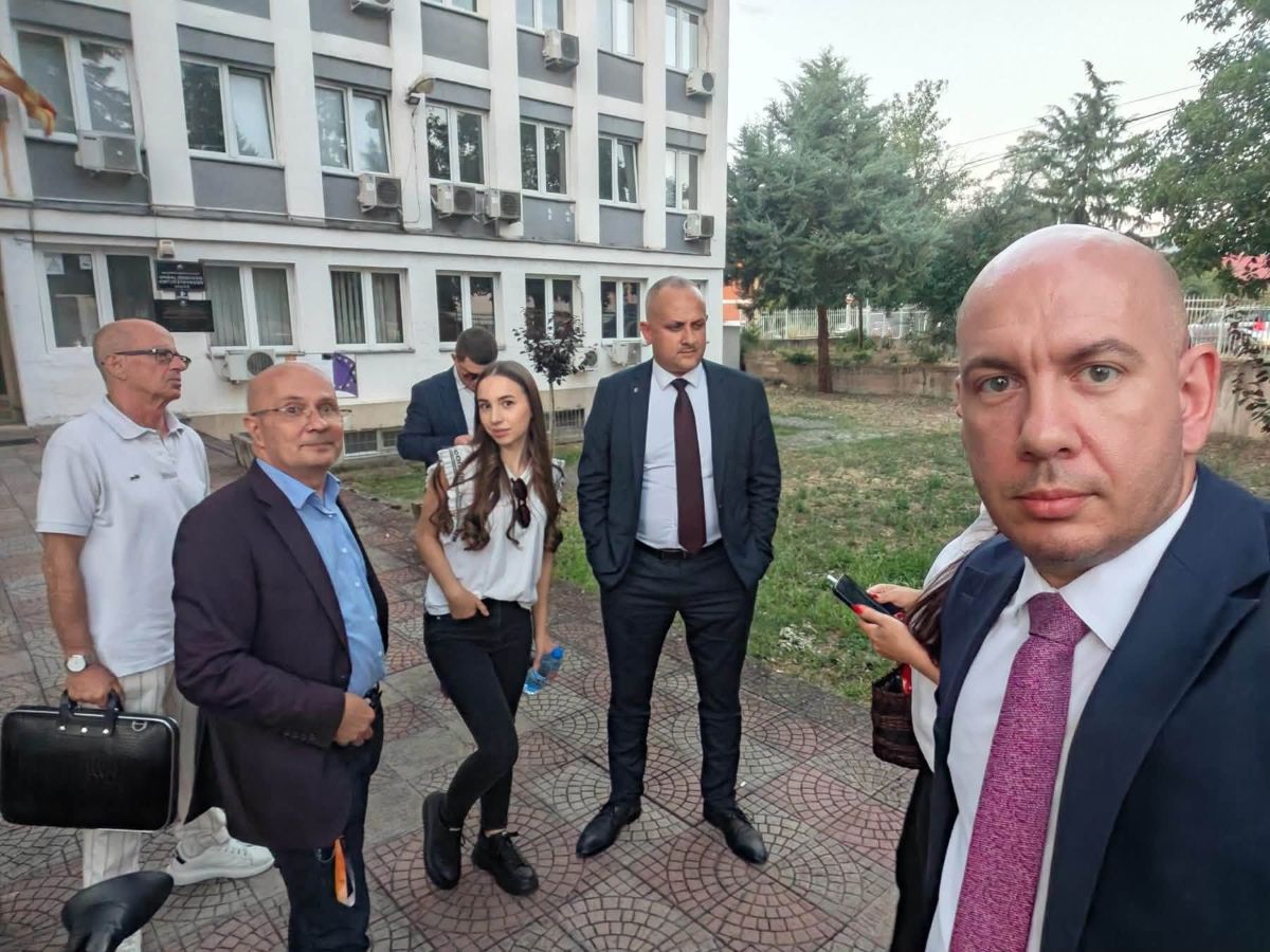 Ива Михаилова тврди дека таа и нејзиниот адвокат ја поминале легално границата со Бугарија: Никој ништо не ни рече, вели Димитров