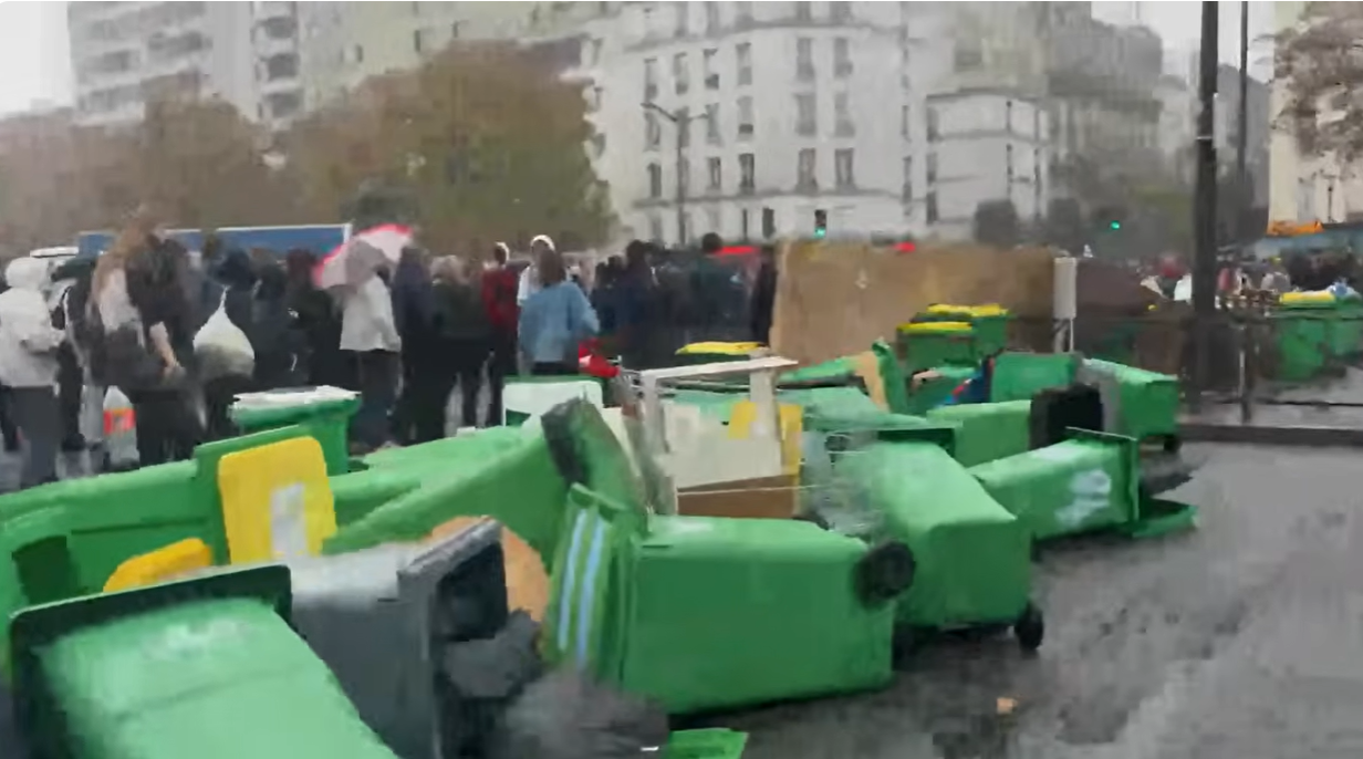 Протестите на младите ескалираа во Париз и во Лион: Солзавец и искршени прозорци во Париз, повредени наставници и нападнат фотограф во Лион